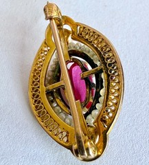 Antique 10K yellow gold red stone & seed pearl brooch pin 2.0 grams