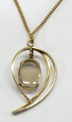 Vintage Opalescent Glass Gold Tone Swirl Surround Pendant Chain Necklace 18″