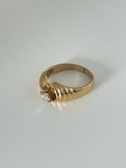 Vintage Thailand Gold-Tone Solitaire Ring – Ribbed Swirl Design