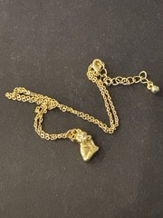 VTG Gold Tone Cat Necklace Rhinestone Kitten Pendant Holding Crystal Unmarked