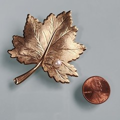 Vintage Brooch Pin Gold Tone Faux Pearl Maple Leaf Costume Jewelry
