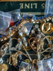 Estate Find Costume Jewelry Lot-Brooches Earrings Necklaces Rings & More (R)
