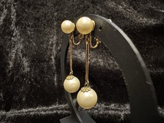 Vintage Marvella Imitation Pearl Dangle Screw-Back Earrings Gold White Round