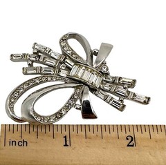 Vtg Silver Tone Anthony Aquilino Clear Rhinestone Fancy Ribbon Brooch