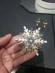 14 pc lot vtg jewelry Brooches pins earrings Christmas Trees wreath rhinestones