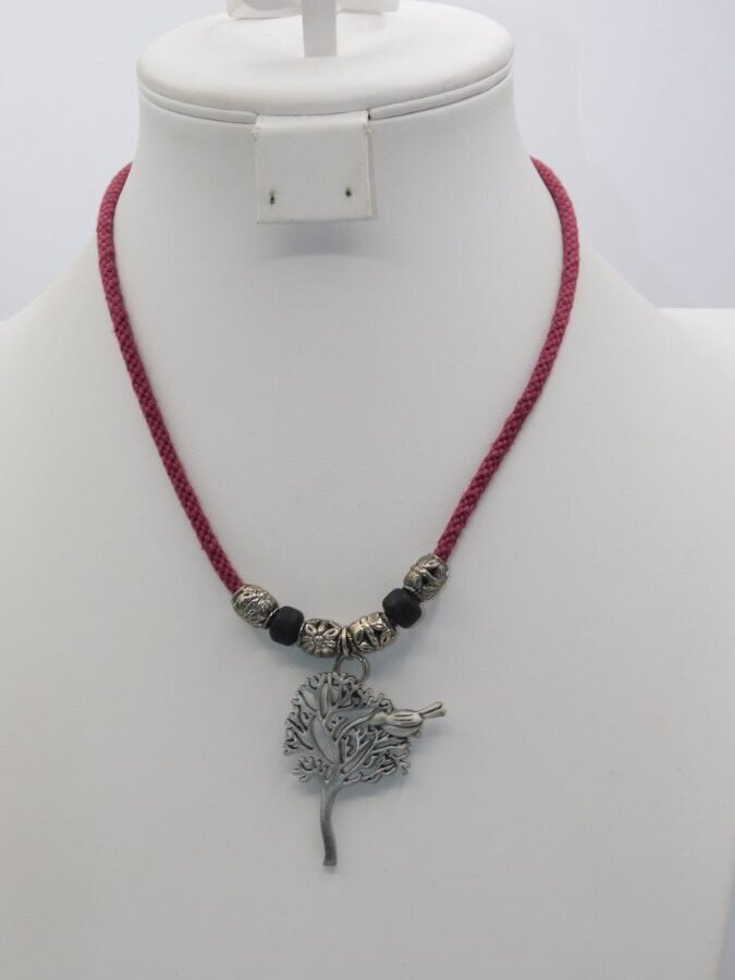 J267-VINTAGE NECKLACE~BURGUNDY CORD/PEWTER BIRD IN TREE~17″-20″
