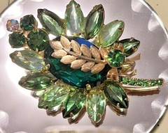 D&E Juliana Book Piece Green Rhinestone Open Back Brooch Wire Over Gold Fern