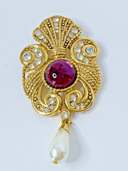 Jeff Lieb Signed Vintage Brooch Gold Tone Rhinestone Purple Cab with Pearl Drop