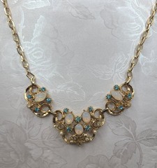 Vtg Unsigned Goldtone Opaline Glass Rhinestone Faux Pearl 17″ Necklace