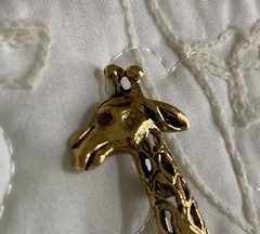 Graziano Brass Giraffe Brooch, beautiful cutwork. 5″ long, beautiful – Signed!