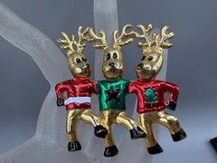 VINTAGE ESTATE GOLD TONE ENAMEL RED GREEN DANCING REINDEER CHRISTMAS BROOCH PIN