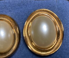 Vintage Avon N.A. Goldtone And Faux Pearl Earrings.
