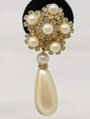 VTG Gold Tone Faux White Pearl Rhinestone Cluster Clip On Dangle Drop Earrings