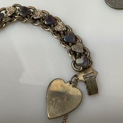 Vintage Gold Tone Chunky Heart Link Bracelet Textured Fold Over Clasp Charm 6.75
