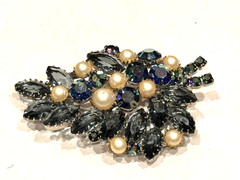 AURORA BOREALIS BLUE NAVETTE FAUX PEARL RHINESTONE 3″ LEAF FLORAL BROOCH VINTAGE