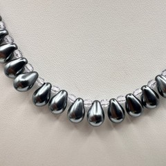Vintage 80s 90s Elegant Silver Tone Teardrop Pearl-Style Beaded Necklace Jewelry