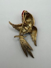 VINTAGE GOLD PLATED ENAMEL PARROT BROOCH BLUE RHINESTONE EYES