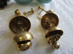 VINTAGE ESTATE JEWELRY 75 PAIR ALL OLD SCREW ON EARRINGS CROWN PARROT BUTTERFLY