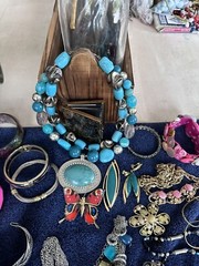 Vintage Jewelry Lot; Wear, Craft & Repair To Excellent Approx 100 Pieces