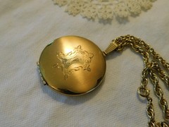 Vintage 12K Gold Filled Photo Locket Pendant Necklace 35.9 Grams