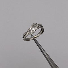 18k 750 Ladies Baguette and Round Diamond .65ctw Band Ring Size 5.25