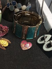 Vintage 2 Modern Costume Jewlery Lot Statement Necklaces Earrings Bracelets Pins