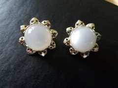 Vintage white Clip-ons With Silver Alloy Metal