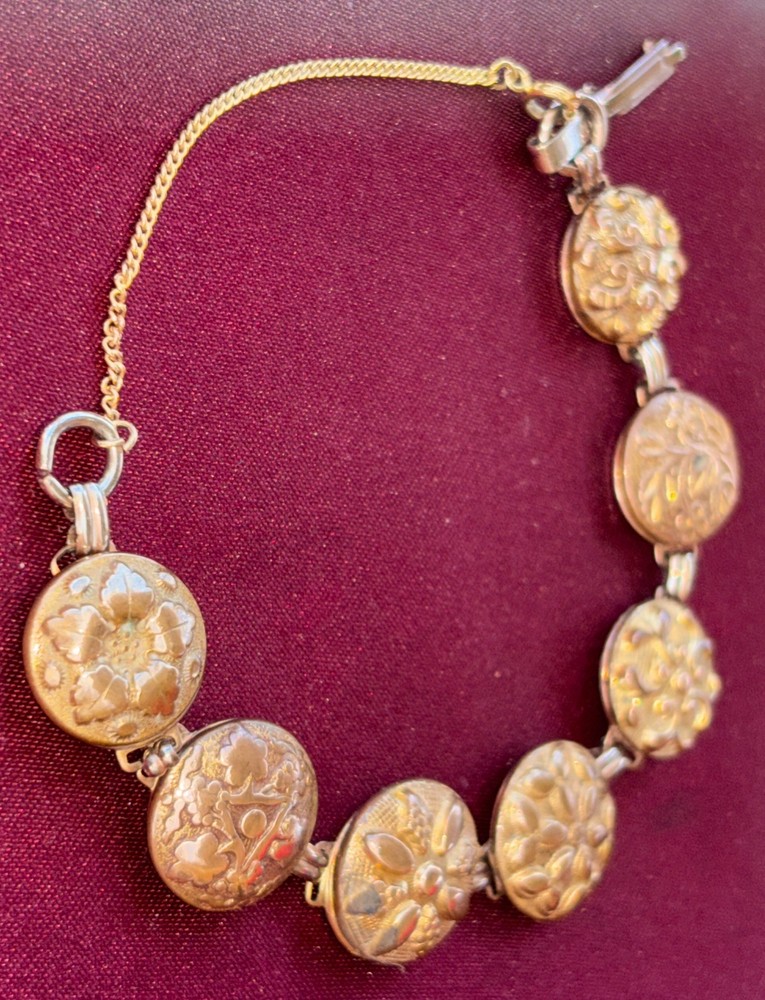 ANTIQUE ART NOUVEAU BUTTON FLORAL EMBOSSED LINK BRACELET