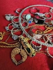 44-Piece Estate Jewelry Collection – Mixed Fashion Jewelry – Rings, Necklaces