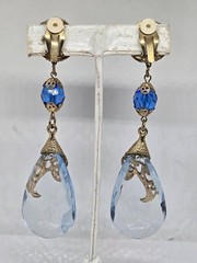 Vintage unbranded 80s Renaissance Revival Chandelier Clip-on earrings