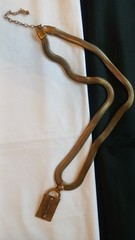 Vintage Gold Tone Brutalist Snake Chain & Rectangle Bar Pendant Necklace
