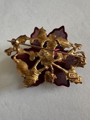 VINTAGE KC KENNETH COLE RED MESH POINSETTIA GREEN ENAMEL PIN BROOCH W3