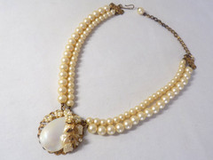 Vintage 1930s-40s Rhinestone/MOP/ Faux Pearl 15 Inch Gold Tone Pendant Necklace
