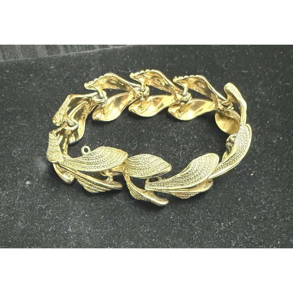 Vintage Lisner Gold Tone Textured Leaf Link Bracelet Mid-Century Modern Jewelry