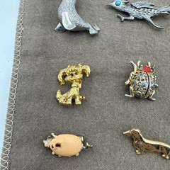 Vintage Pins Animal Theme Dog, Seal, Elephant, Crab Some Marked – Lot of 15
