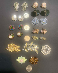 Vintage 18 Pieces LOT!! Signed Sarah Cov., Lisner, Trifari, Avon & W. Germany.