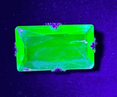 VTG Brooch 1950s Uranium Glass Prong Set Emerald Cut 1.25″
