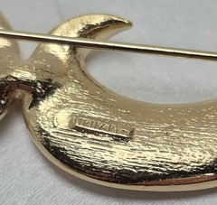 Vtg Signed Trifari Black Enamel & Rhinestone Gold Tone Brooch, Pin 3-1/8″