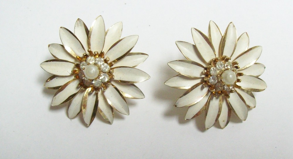 Vintage FRANCOIS Enamel Flower Earrings w/ Rhinestones