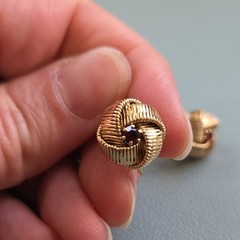 Adorable 1970 Vintage Goldmime Knotted Rope Clip On Earrings Ruby Stone