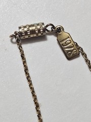Vintage Floral Pendant Necklace 1928 Gold-tone In Great Condition. 8.5″ Long