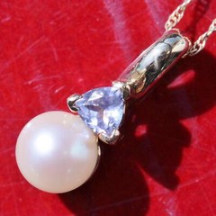 14k yellow gold pendant 6.7mm Akoya cultured pearl 0.24ct tanzanite 1.75g