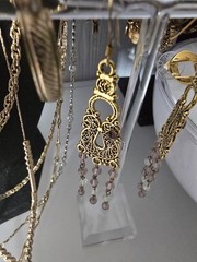 WOW Nice Versatile Vintage/Now Gold Tone Jewelry lot Some Signed