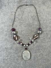 VINTAGE LAVENDER GLASS BEAD WITH STONE PENDANT NECKLACE 19”