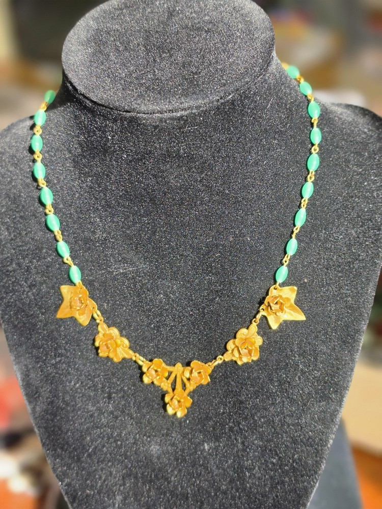 Beautiful Vintage Mid-Century 1940s/1950s Floral Ivy Bib Choker Necklace – 15…