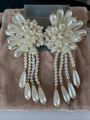 vintage-style earrings feature a cluster of white faux pearls and gold beads