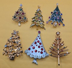 ~VINTAGE 6 RHINESTONE ENAMEL JEWELRY CHRISTMAS TREE HOLIDAY PIN BROOCH LOT~