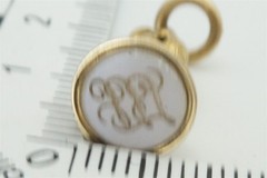 ANTIQUE ENGLISH GOLD AGATE SEAL FOB / CHARM ‘SJT’ c1860