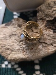 S Coventry Empress Dragon’s Breath Goldtone Faux Fire Opal Filagree Ring Sz 7.25