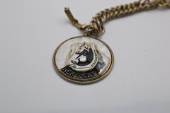 Golt tone link bracelet, 7.5 in. w/ Kentucky charm, horse & horseshoe 1959 FE56